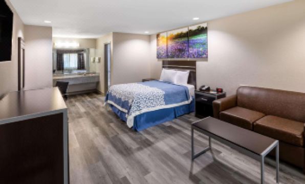 Days Inn by Wyndham Baytown Garth Road I10 East