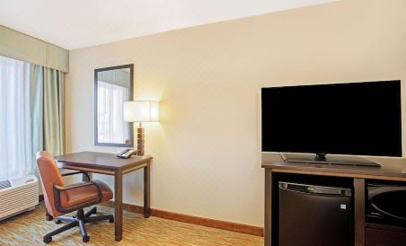 La Quinta Inn & Suites by Wyndham Gillette - Housity