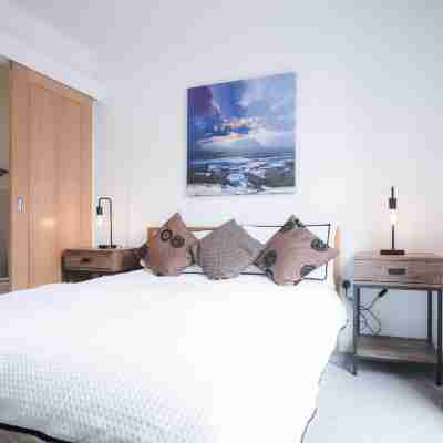 Maritime Quarter - 2 Bedroom Apartment - SA1 Beach Front (Fisherman's Way) Rooms