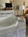 Econo Lodge - Hot Tub