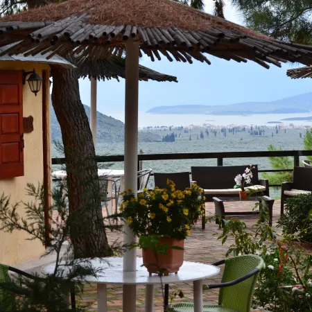 Chrissa Camping Rooms & Bungalows