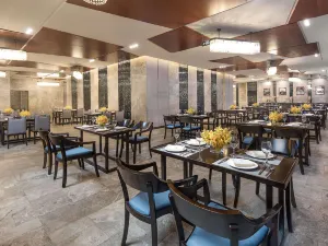 Linxiang Huayin Hotel