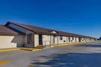 Super 8 by Wyndham Valentine NE Hotels near Cowboy Trail