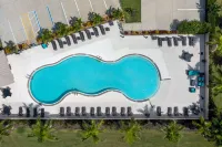 Coral Pointe Sarasota, an Ascend Collection Hotel - Beach
