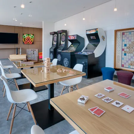 Level Chicago - Old Town