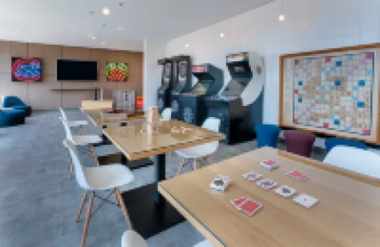 Level Chicago - Old Town