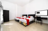 RedDoorz Near Makassar Town Square 2 Hotels in Panakkukang