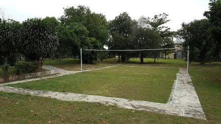 Sentosa Hotel Bekasi Отели рядом с достопримечательностью «Regen Makmur Aquarium»