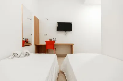 RedDoorz @ Graha Cemerlang Maros Hotel dekat Hutan pinus Tala Tala, Tompobulu