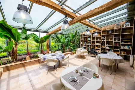 La Ferme de l'Oudon & Spa Отели в г. Вимутье