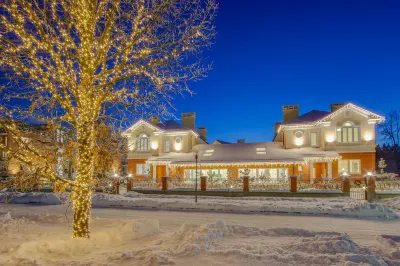 Величъ Country Club Отели рядом с достопримечательностью «Tayozhnye Bani»