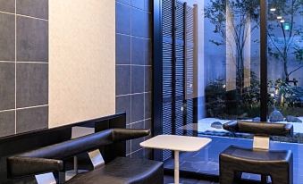 1. Hotel Su..