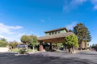 Best Western Plus Forest Park Inn Hotels near Morgan Hill Museum