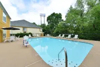 Quality Inn Crossville Near Cumberland Mountain State Park - Pools