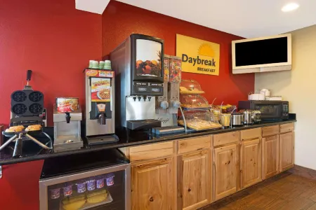 Days Inn by Wyndham Cameron Отели в г. Камерон