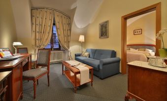 3. 막시밀리안 라이..