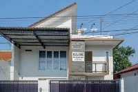 RedDoorz Plus Syariah Near Stasiun Tegal 2