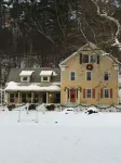 The Ira Allen House Hotels near Mount Equinox Skyline Drive