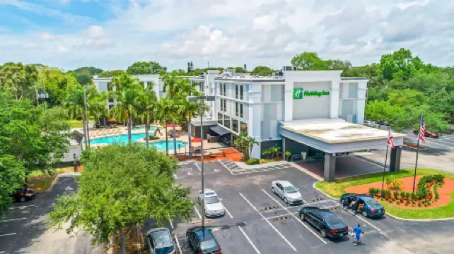 โรงแรม ฮอลิเดย์ อินน์ เซนต์ปีเตอร์สเบิร์ก เวสต์ บาย IHG