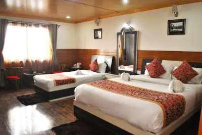 Goroomgo Kasturi Palace Darjeeling Hotel dekat Ghoom Monastery