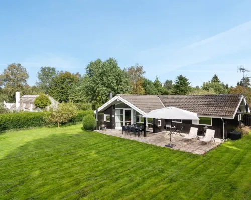 "Eivor" - 500m from the Sea Hotels in Hornbaek