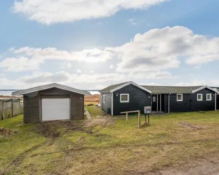 "Caren" - 125m to the Fjord Hotels in Holbaek