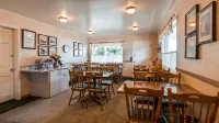 Baugh Motel, SureStay Collection by Best Western - breakfast