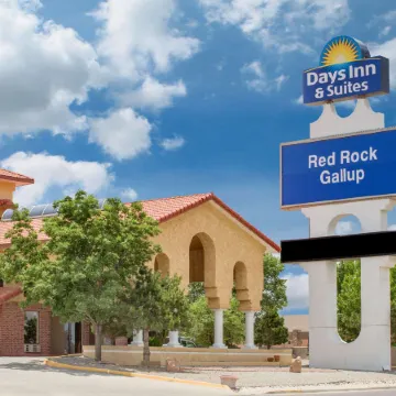 Days Inn & Suites by Wyndham Red Rock-Gallup
