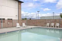 Super 8 by Wyndham the Dalles or - Pools