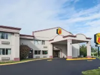 Super 8 by Wyndham Hartford Hotels in Hartford