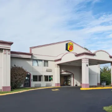 Super 8 by Wyndham Hartford Отели рядом с достопримечательностью «Арена «XL-центр»»