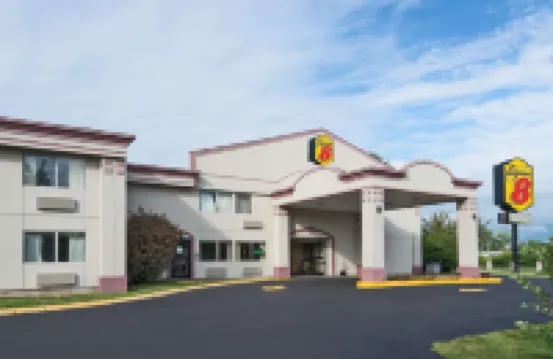 Super 8 by Wyndham Hartford Hotels near XL Center