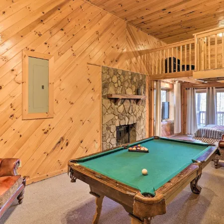 Bryson City Cabin w/ Private Hot Tub & Game Room