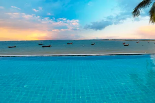 รูปภาพของรอยัลพลา คลิฟฟ์ บีช