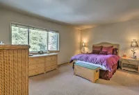 Cabin < 2 Mi to Tahoe Donner Downhill Ski Resort - Pet friendly