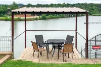 Granbury Getaway w/ Lake Views: 2 Mi to Downtown! - 3-Star