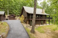 Wolf Den 4 Bedroom Cabin by Redawning Hotels near Bears Valley Antiques