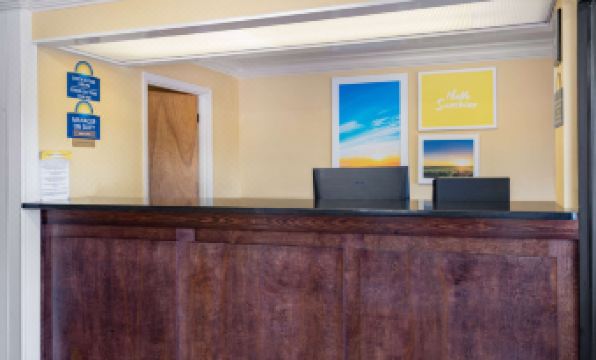 Days Inn by Wyndham Macon I-475