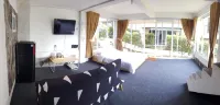 DJourney Hotel Lembang by Escotel - Parkplatz