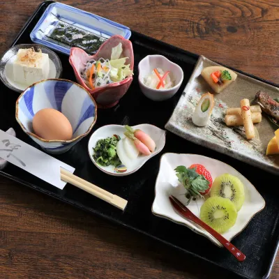 御宿 温川温泉 鄰近金鱗湖的酒店