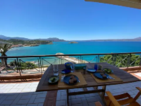 Luxury Seaview Apartment, 1Min Walk from Beach!