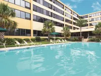 La Quinta Inn & Suites by Wyndham New Orleans Airport - Pools