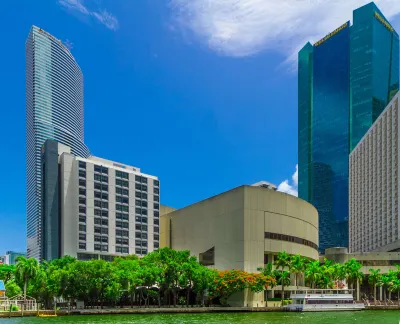 Comfort Inn & Suites Downtown Brickell-Port of Miami Hotels near Bayfront Park