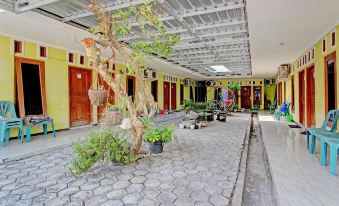 Wiludjeng Guest House Near Alun Alun Sragen Mitra RedDoorz
