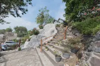 Urbanview Hotel d'Pineapple Villa Ciater by RedDoorz Hotels in Ciater