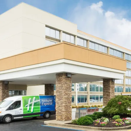 Holiday Inn Express CHARLESTON-CIVIC CENTER by IHG