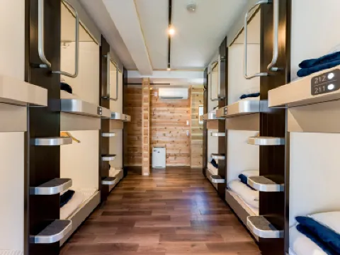 癒楽 伊豆大島 温泉ホテル駐車場地層周辺のホテル