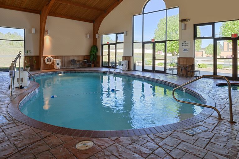 2. 홀리데이 인 익..