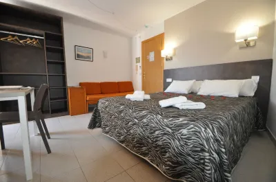 Aparthotel Safari Các khách sạn ở San Pol de Mar