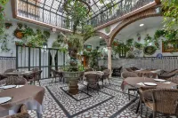 Hotel Las Palmeras by Vivere Stays - Frühstück